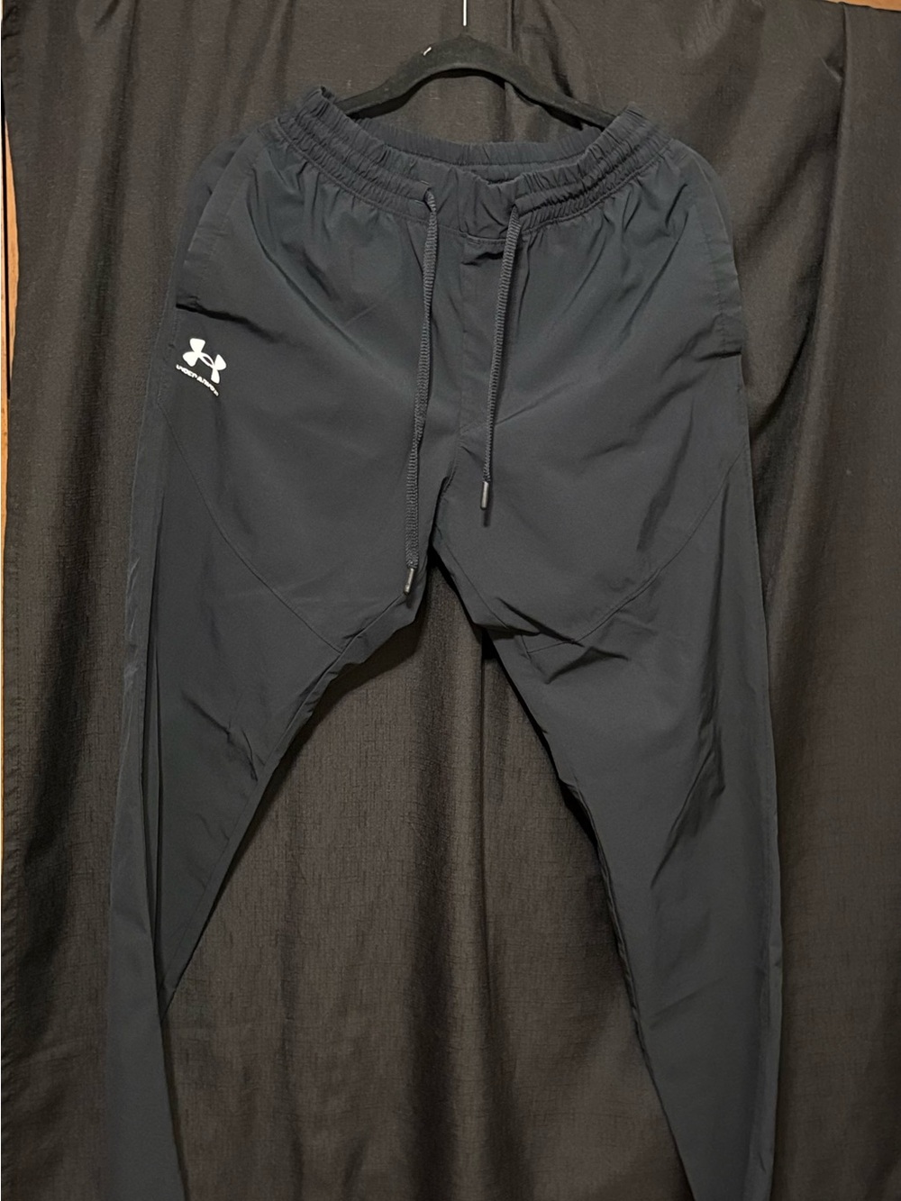 Under Armour Black Men's Lightweight Performance pants w/ drawstring. Size S-P
